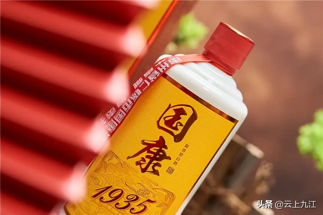 白酒销量持续下滑，当代年轻人为何不喝白酒？是不胜酒力么