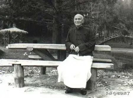 张学良被问:毛泽东到底哪里厉害?他沉默良久,只说了一句话